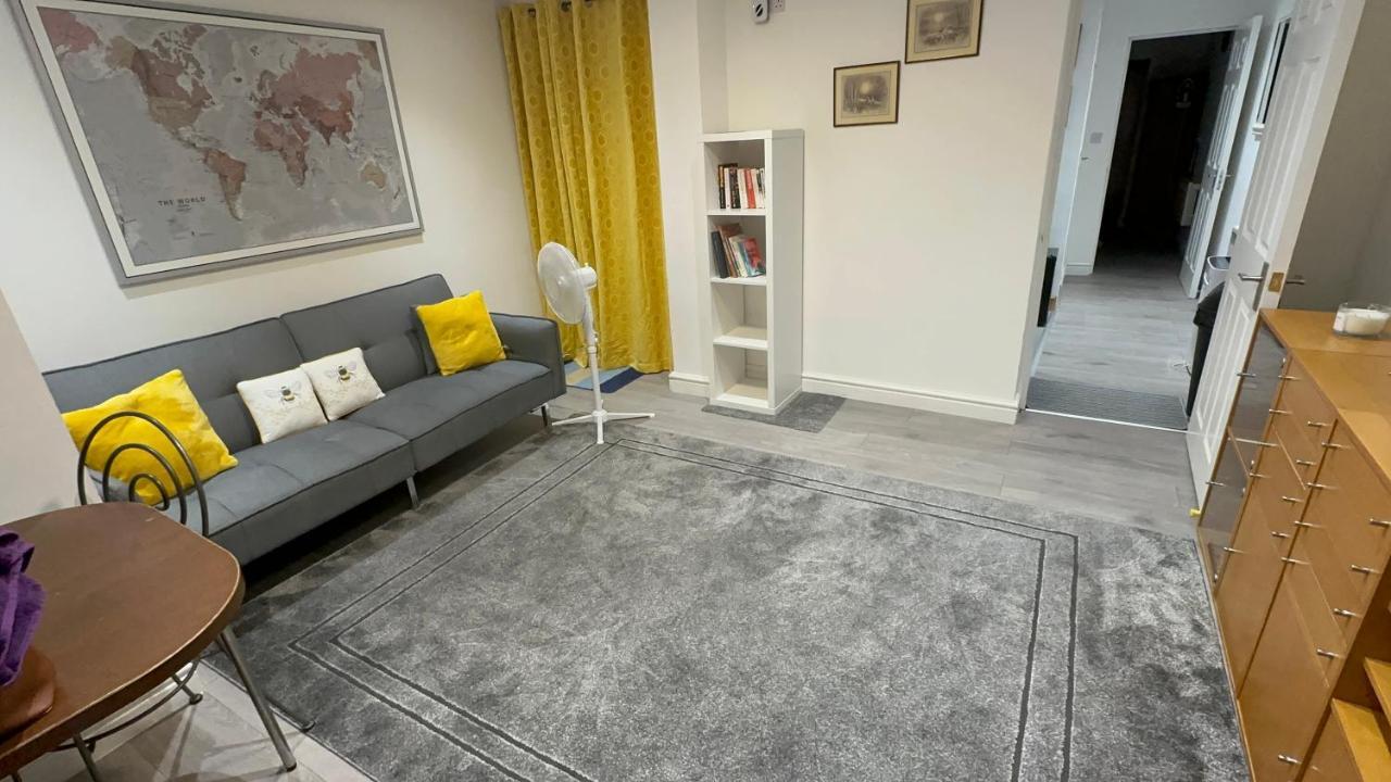 Entire One Double Bedroom Apartment London Exterior foto