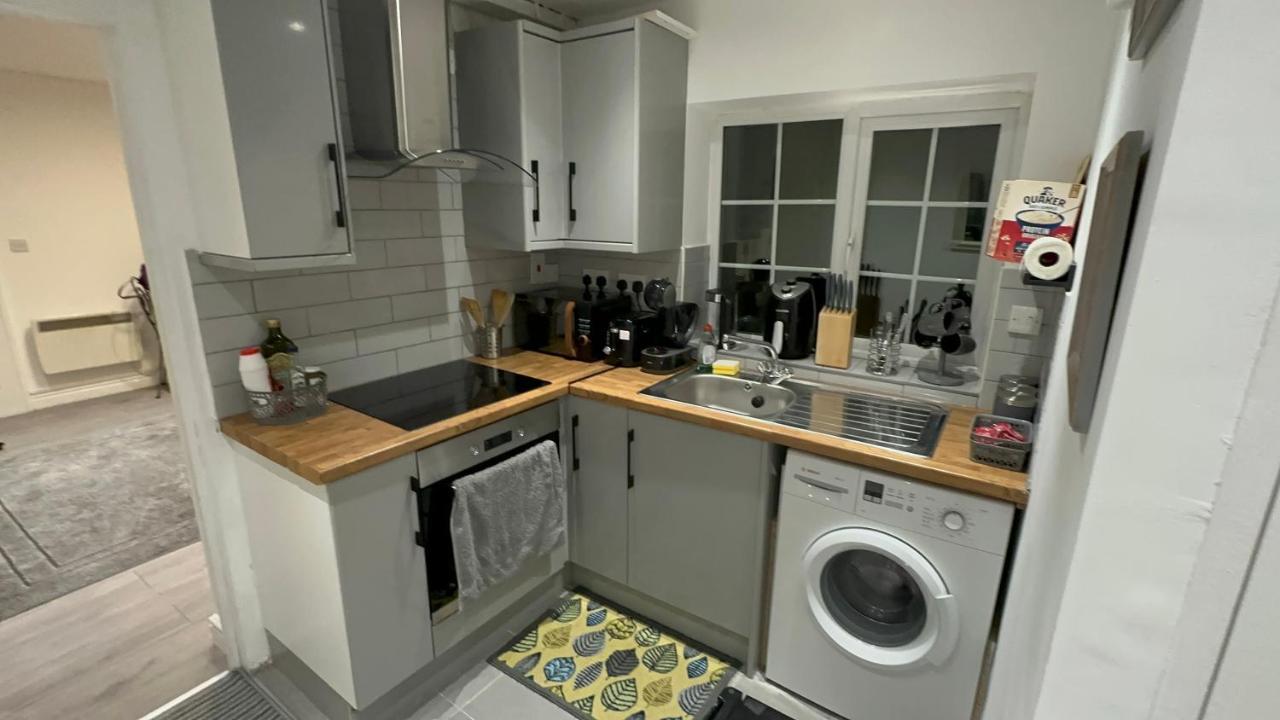 Entire One Double Bedroom Apartment London Exterior foto