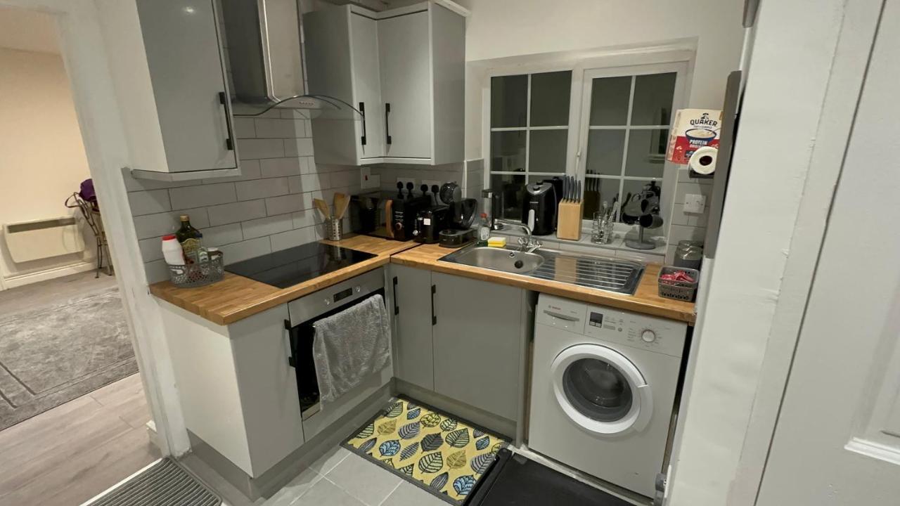 Entire One Double Bedroom Apartment London Exterior foto
