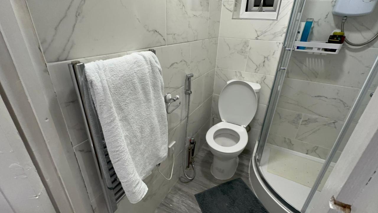 Entire One Double Bedroom Apartment London Exterior foto
